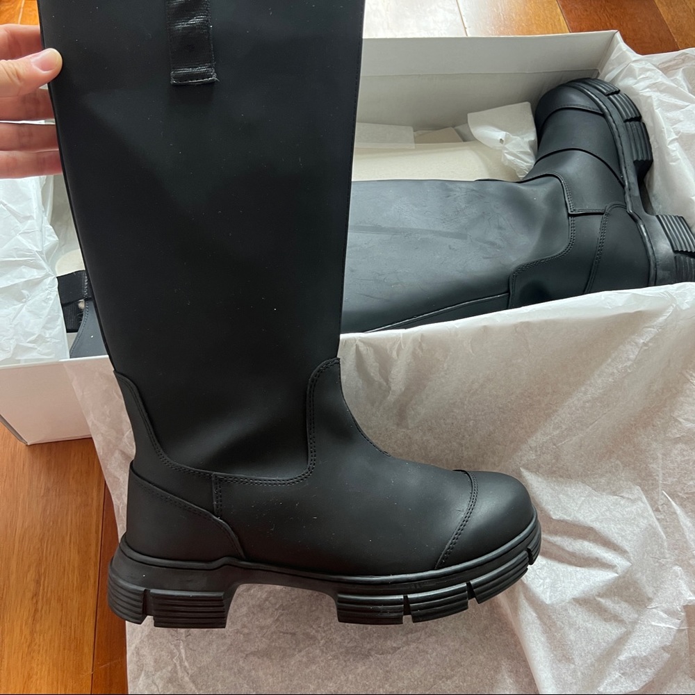 GANNI black knee high faux fur lined chunky boots with tabs - Picture 6 of 16